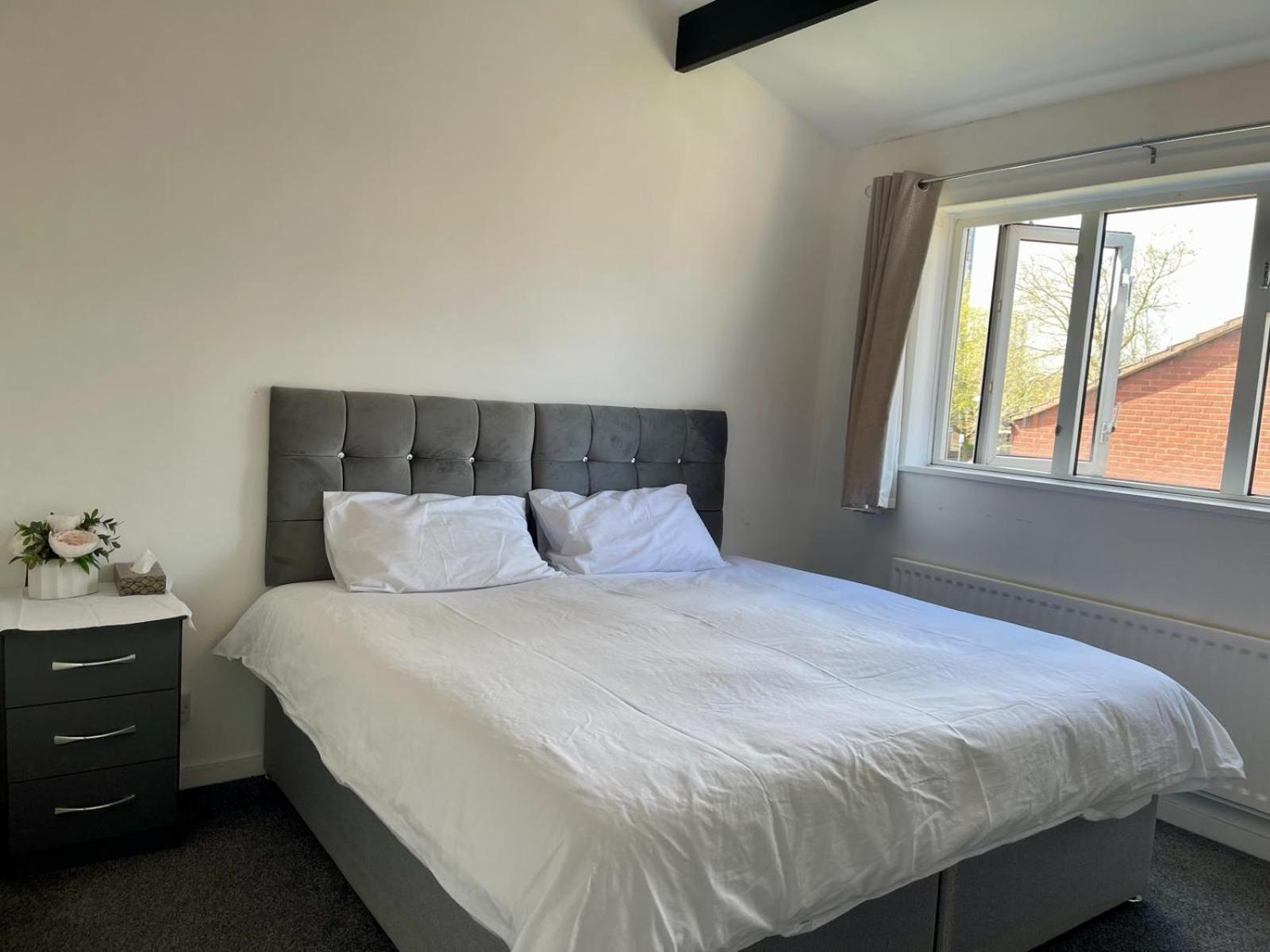 Homestays-Close To Coventry City And University I Free Parking I Wi-Fi Buitenkant foto