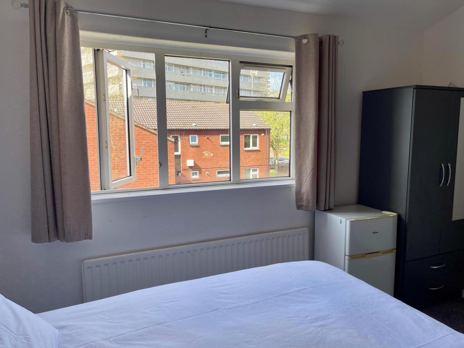 Homestays-Close To Coventry City And University I Free Parking I Wi-Fi Buitenkant foto