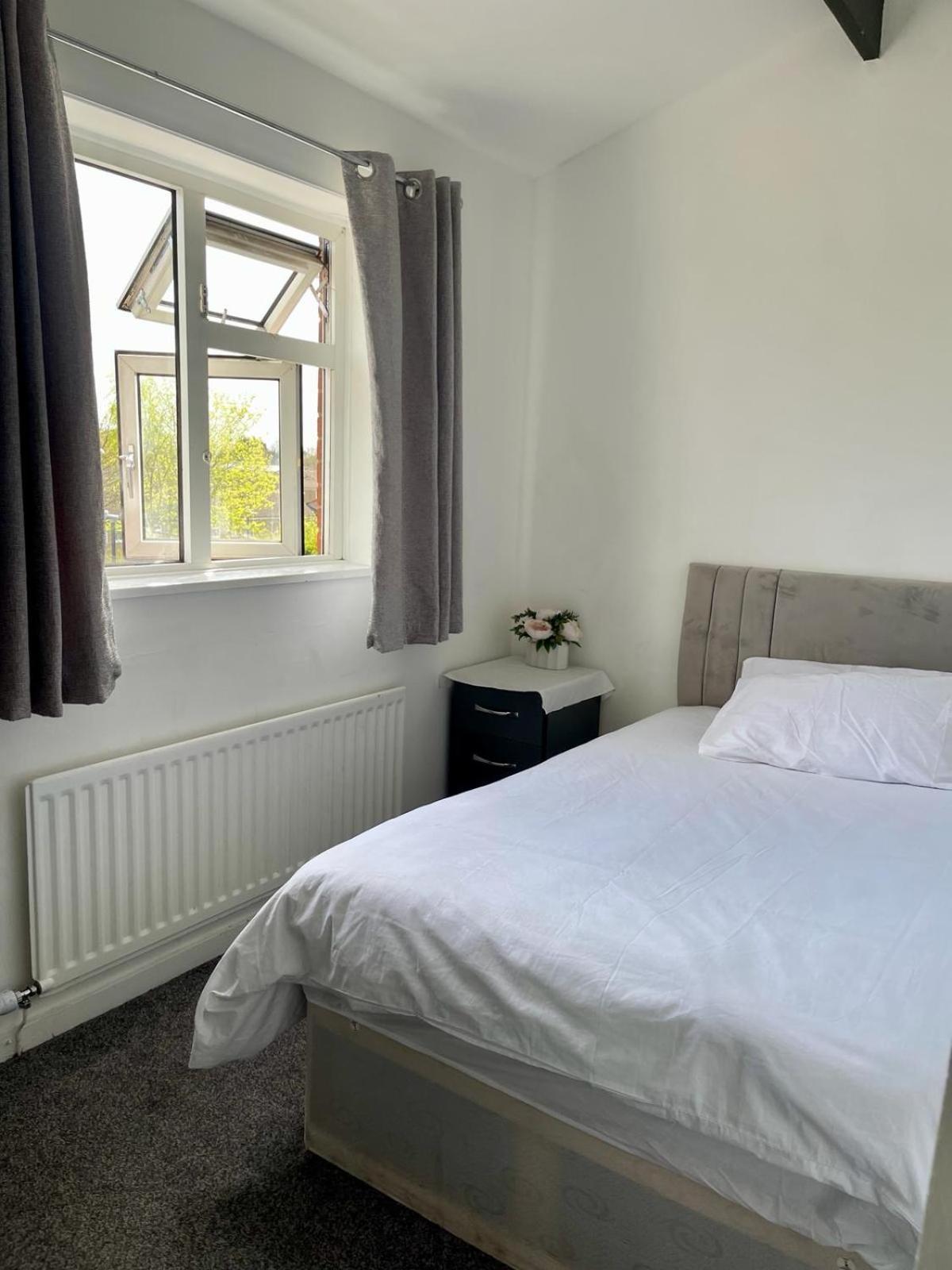Homestays-Close To Coventry City And University I Free Parking I Wi-Fi Buitenkant foto