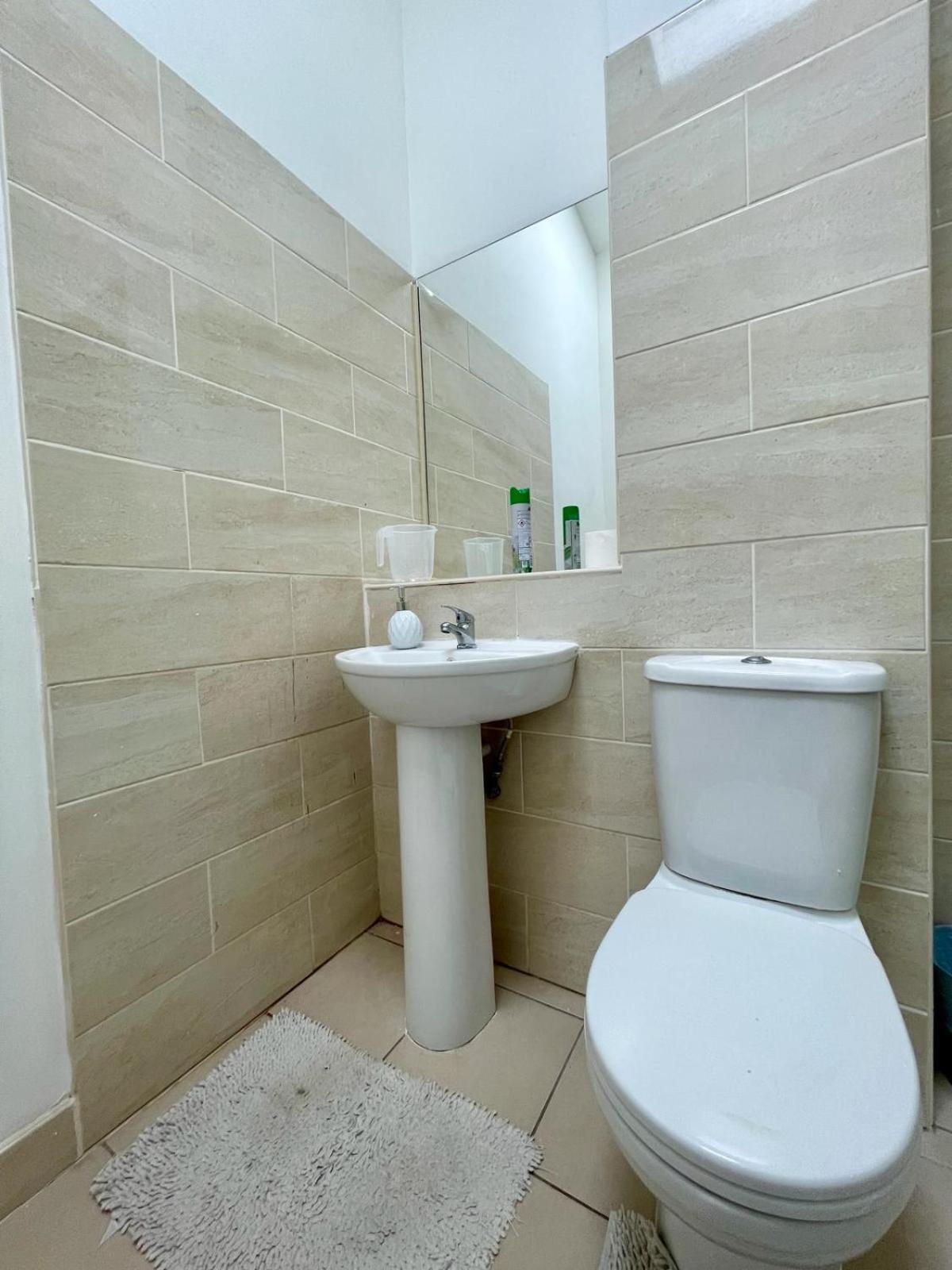 Homestays-Close To Coventry City And University I Free Parking I Wi-Fi Buitenkant foto