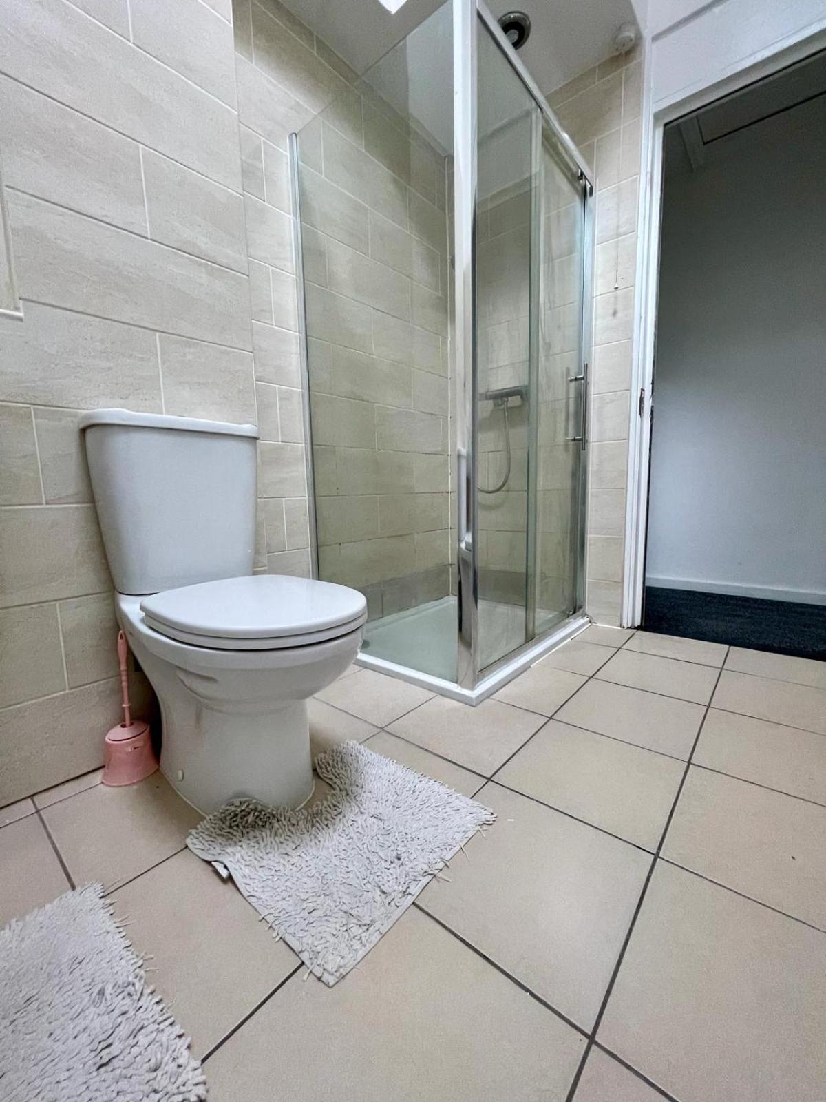 Homestays-Close To Coventry City And University I Free Parking I Wi-Fi Buitenkant foto