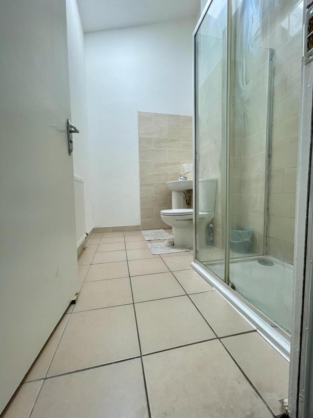 Homestays-Close To Coventry City And University I Free Parking I Wi-Fi Buitenkant foto