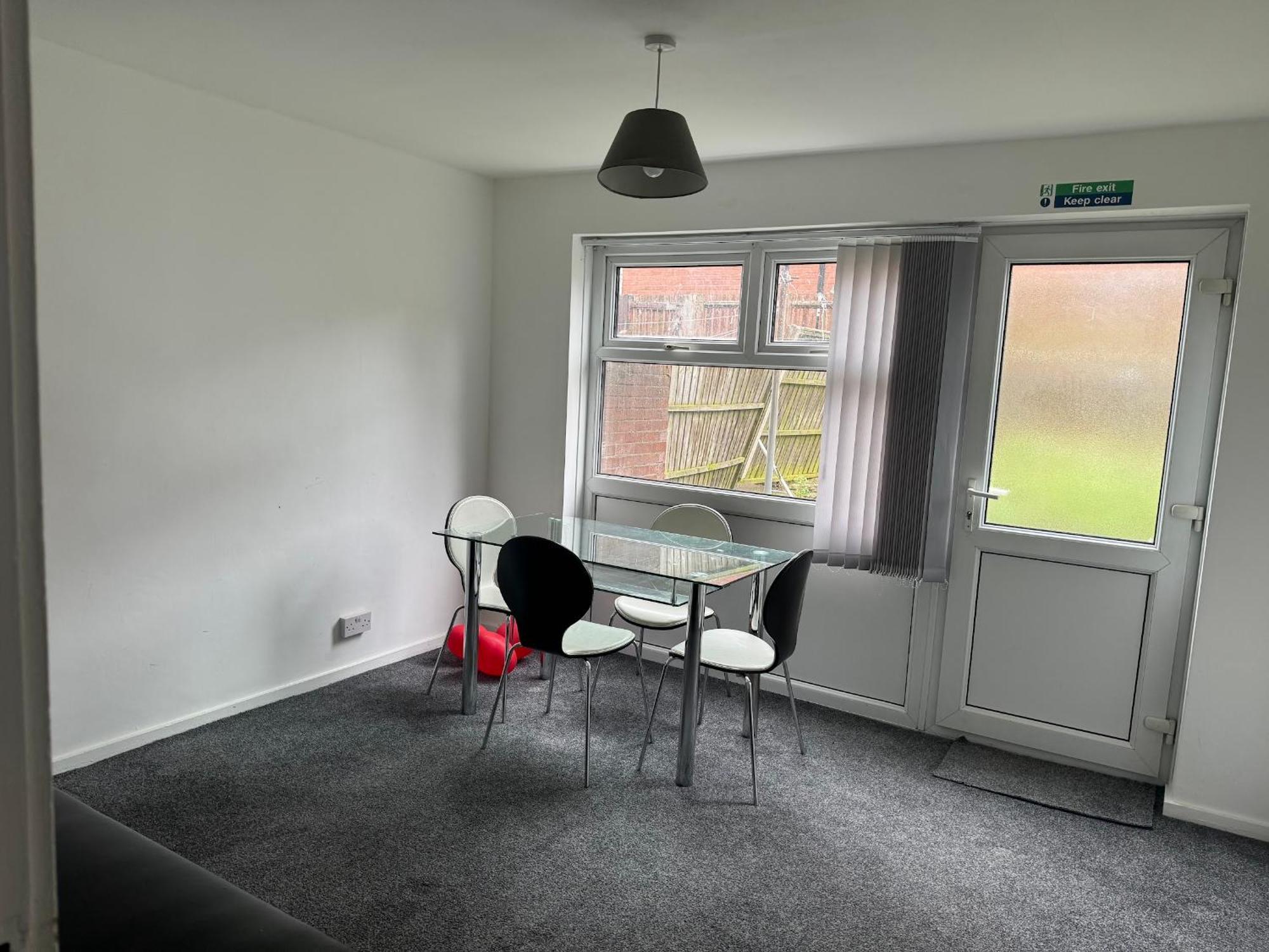 Homestays-Close To Coventry City And University I Free Parking I Wi-Fi Buitenkant foto